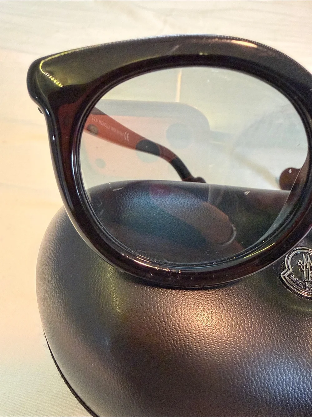 Moncler Glossy Black Round-Edge Sunglasses